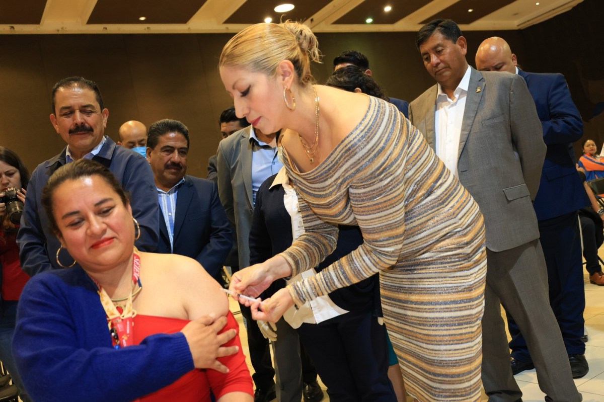 EDUCACIÓN Y SALUD MEXIQUENSE DESPLIEGAN JORNADA DE VACUNACIÓN CONTRA EL SARAMPIÓN EN SEDES DEL SMSEM