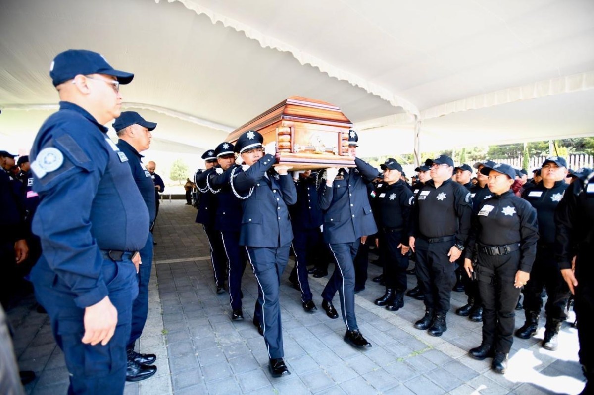SECRETARÍA DE SEGURIDAD EDOMÉX RINDE HOMENAJE PÓSTUMO AL POLICÍA RODRIGO GARDUÑO POR SU HONOR, SERVICIO Y VALENTÍA