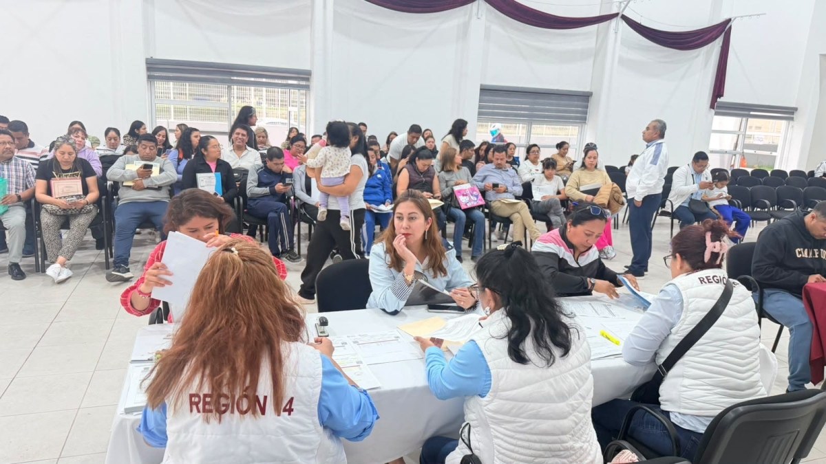 BECAS DE APROVECHAMIENTO RECONOCEN EL COMPROMISO DE LAS MAESTRAS Y DE LOS MAESTROS CON SUS HIJAS E HIJOS: JENARO MARTÍNEZ