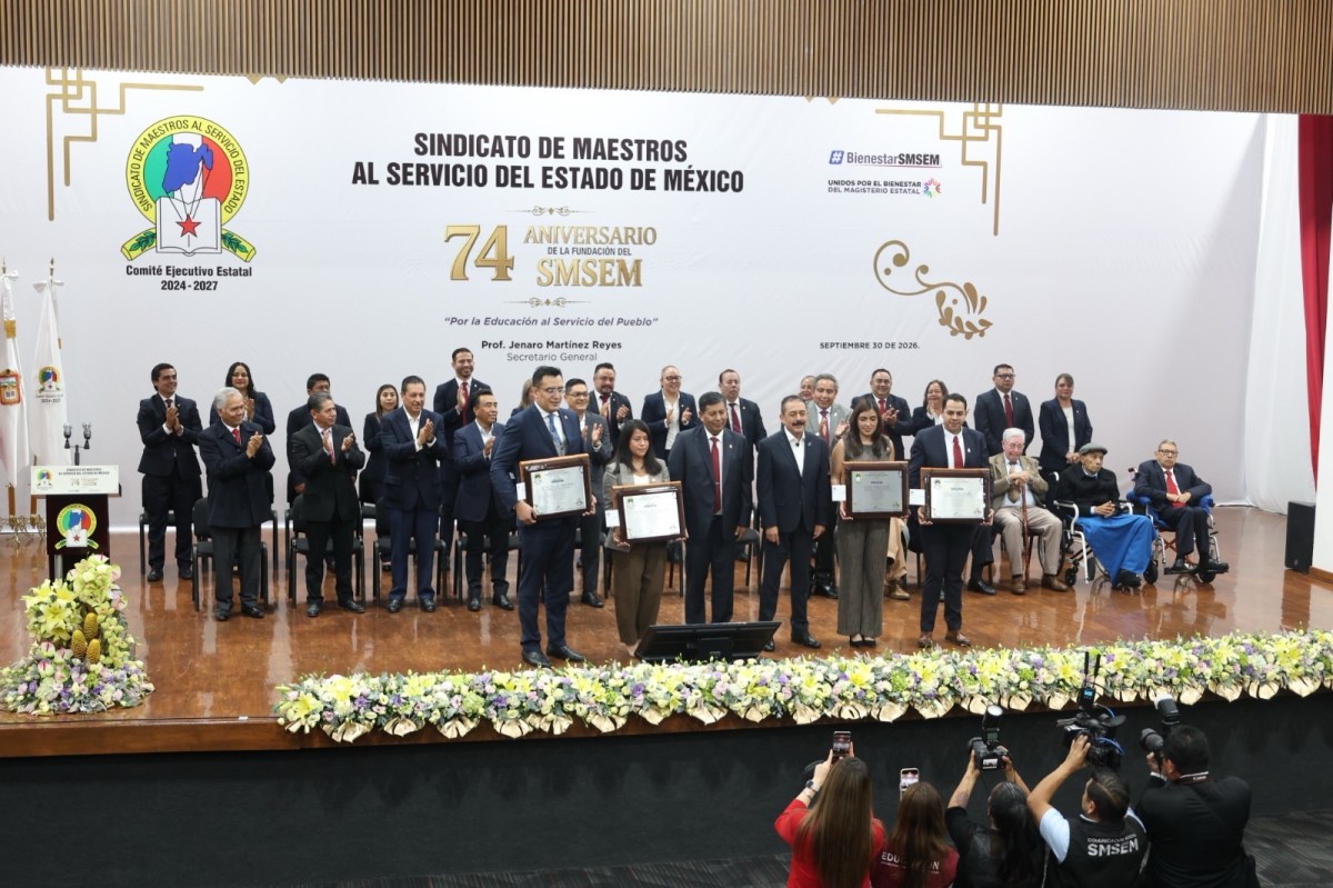 CUMPLE SMSEM 74 AÑOS DE TRABAJAR EN BENEFICIO DEL MAGISTERIO MEXIQUENSE
